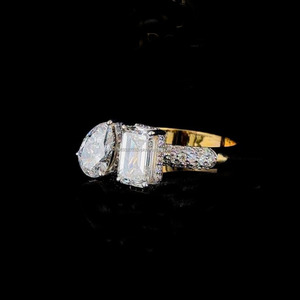 Anillo de Compromiso de Moissanita con Corte Esmeralda y Pera, Plata de Ley 925, Engaste de Garras, Anillo Clásico de Dos Piedras para Mujer, Ideal para Regalo - Product Image 4