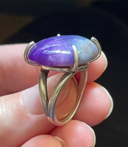 Anillo de Sugilita – Anillo Gótico de Filigrana con Gema Azul Brillante, Anillo de Plata Hecho a Mano, Regalo para Ella - Product Image 1