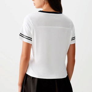 Vente en gros de maillots de football américain pour femmes, col en V, manches courtes, polyester, haut de sport, logo personnalisé, fabricant OEM en vrac, États-Unis - Product Image 5