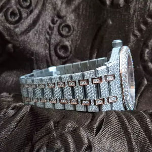 Reloj de Moissanita Arcoíris de Edición Limitada Antiguo, Diamante de Laboratorio Único, Relojes de Cuarzo de Lujo Totalmente Personalizados, Reloj de Pulsera Británico - Product Image 1