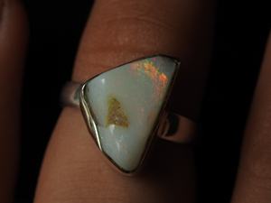 แหวนโอปอลออสเตรเลียธรรมชาติขัดเงาแบบหยาบ ตัวเรือนเงิน ประดับพลอย ของขวัญแต่งงานสำหรับเธอ สินค้ามาใหม่ - Product Image 6