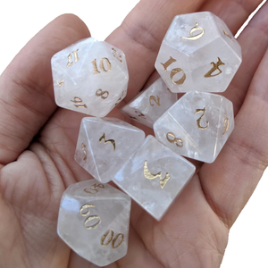 Dés en pierre de haute qualité, quartz cristallin, pierres précieuses naturelles pour la guérison par le reiki, dés gravés sur mesure, ensemble de dés en cristal viking. - Product Image 6