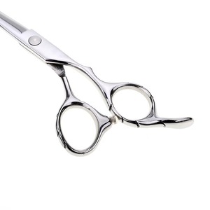 กรรไกรตัดผมมืออาชีพสำหรับใช้ในบ้าน ทำจากเหล็กกล้าไร้สนิม 4Cr13 คมกริบ สำหรับคนถนัดขวา น้ำหนักเบา ด้ามจับขนาดกลาง - Product Image 2