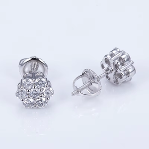 Boucles d'oreilles clous en or blanc avec diamants ronds taille brillant couleur G, style classique, pour femme, usage quotidien - Product Image 3