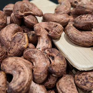 Noix de cajou du Vietnam de qualité supérieure W450, bio, grillées au sel, 100% naturelles, avec possibilité de fabrication OEM/ODM - Product Image 1