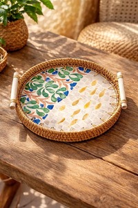 Plateau de service en rotin design avec incrustations de nacre, idéal pour les occasions spéciales, les services festifs et les cadeaux, provenant d'Inde. - Product Image 4