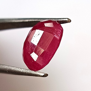 Pierre précieuse naturelle en rubis africain de 4,85 carats, taille ovale, facettée, non montée - Product Image 6