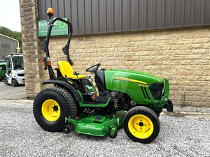 Tracteur John Deere 2032R haute performance prêt à être expédié dans le monde entier, en stock, livraison rapide, qualité supérieure, disponible dès maintenant. - Product Image 5