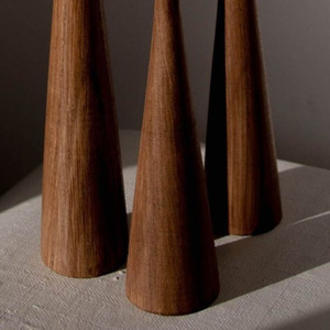 Juego de 3 Portavelas de Madera Rústica con Diseños de Pedestal Cónico y Forma Redonda para Decoración del Hogar - Product Image 3