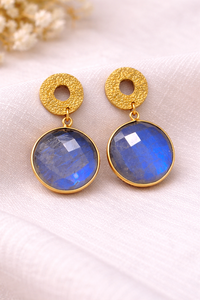 Elegantes Pendientes Colgantes de Plata de Ley Chapada en Plata Hechos a Mano con Gema Cabujón Ovalada de Labradorita, Regalo de Boda para Mujer - Product Image 2