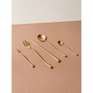 Ensemble de couverts de luxe avec des motifs complexes pour les présentations de table, en acier inoxydable poli argenté - Product Image 2