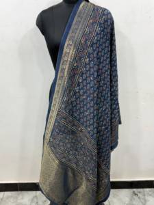 Burgundy Crinkled Silk Dupatta with Gold Border Elegant Traditional Indian Pakistani Women <b>Wedding</b> Party Diwali Wear - Product Image 3