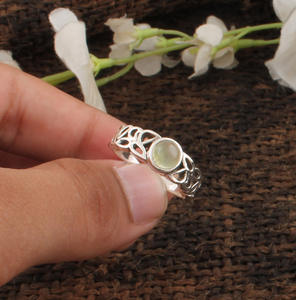 Anillo de Plata de Ley 925 con Prehnita Natural, Engaste Clásico para Bodas y Fiestas, Joyería Personalizada Hecha a Mano para Mujer - Product Image 5