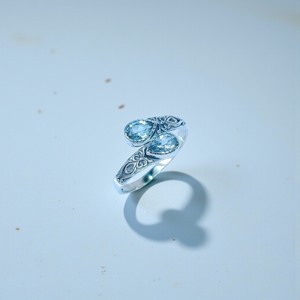 Bagues en argent sterling 925 au design unique avec topaze bleue naturelle facettée – Prix de gros - Product Image 2