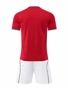 เสื้อฟุตบอลผู้ชายสีแดงพร้อมกางเกงขาสั้นสีขาว ชุดทีมผู้ใหญ่ ผ้าโพลีเอสเตอร์ ระบายอากาศได้ดี - Product Image 2
