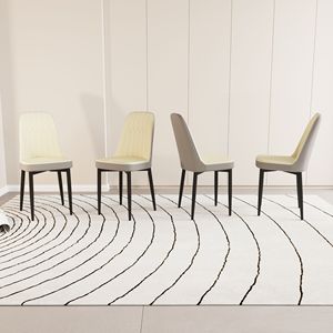 Set di 4 Sedie da Pranzo in Stile Moderno con Tessuto in Pelle PU di Alta Qualità e Cuscini Spessi e Morbidi, Gambe in Metallo Nero - Product Image 5