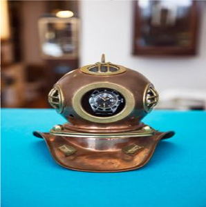 Casco de cobre y latón pulidos para aguas profundas, adornado con numerosas pequeñas ventanas circulares en la cúpula, a precios de mayorista. - Product Image 3