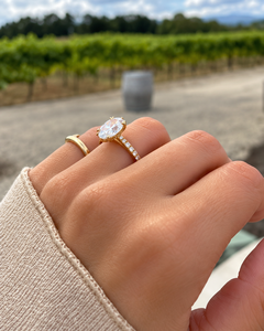 Klassischer Gelbgold Ovaler Diamantring mit Pavé-Band 14 Karat Massivgold Verlobungs- & Hochzeitsgeschenk - Product Image 2