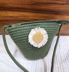 Sac bandoulière artisanal en jersey de coton tissé pour femme, portable, imperméable, antivol, lavable, motif marguerite, multi-usages - Product Image 4