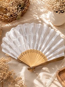 Abanico Plegable de Madera Natural Personalizado con Grabado de Logotipo, Opciones de Impresión, Hecho a Mano, Moderno, Recuerdo para Eventos y Bodas - Product Image 6