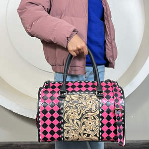 Bolsa de Viaje de Cuero Vacuno Hecha a Mano con Diseño a Cuadros, Estilo Moderno y Popular, para la Expo de Marzo 2026, Bolsa de Lujo para Unisex - Product Image 4