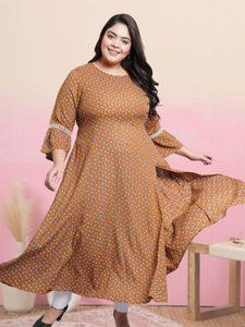 Vente en gros : Kurti d'été imprimé floral coupe trapèze en viscose marron, vêtement ethnique décontracté et confortable pour femme, protection solaire - Product Image 3