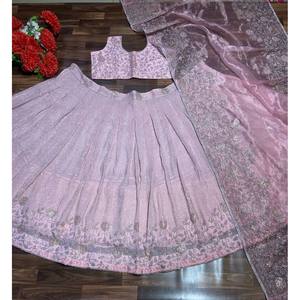 Vêtements de mariage de créateur Belle Lehenga Choli avec Dupatta pour la fête - Product Image 1