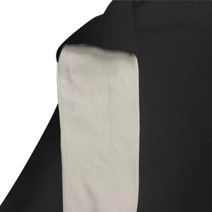 Camiseta de Manga Larga Negra para Hombre con Mangas en Contraste de Punto Waffle Crema, Cuello Redondo, Corte Regular Informal - Product Image 3