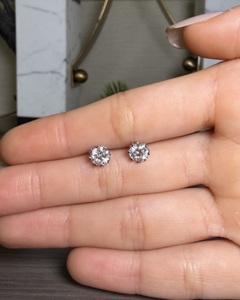 Pendientes de Diamantes Cultivados en Laboratorio, Corte Brillante Redondo, con Engaste Refinado, Oro de 18K, Joyería Fina de Lujo, Proveedor Mayorista - Product Image 6