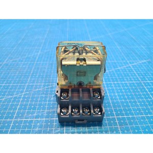 Conjunto de Relé de Potencia de 4 Polos IDEC RH4B-U (Relé) / SH4B-05 (Base) RH4B-U + SH4B-05, Usado como Equipo Semiconductores de Época - Product Image 6