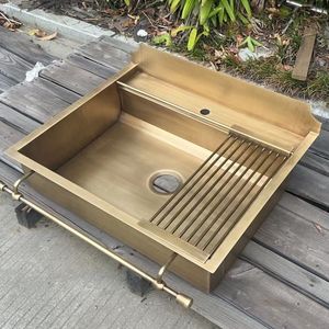 Évier de cuisine moderne en laiton, fait main, grande capacité, finition élégante, adapté aux applications résidentielles et commerciales. - Product Image 2