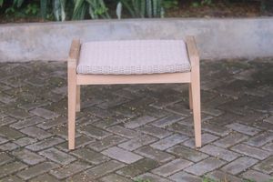 Reposapiés con Estructura de Madera de Teca Sólida y Tejido de Ratán Sintético Hecho a Mano con Acabado Bien Pulido - Product Image 2