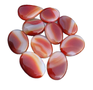 Onyx rouge rayé 100 % naturel Hakik, formes et tailles variées, cabochons en vrac, pierres précieuses certifiées authentiques pour la fabrication de bijoux, prix de gros - Product Image 1