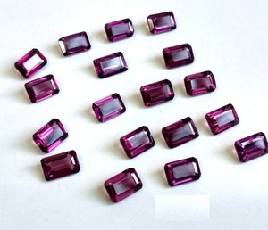 Lot en Gros de Pierres Précieuses en Grenat Rhodolite Naturel Octogonal Taillé Facetté de Haute Qualité pour la Fabrication de Bijoux (Bagues et Pendentifs) - Product Image 1