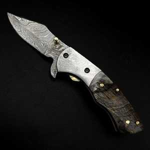 Couteau utilitaire pliant artisanal en acier Damas avec manche en corne foncée, OEM disponible, Iron Crown Forge - Product Image 1