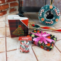 Miniature artisanale asiatique 1:12 en bois, plastique et papier, couronne de Noël, meubles, jouet DIY pour décorations de maison de poupée, 14 ans et plus