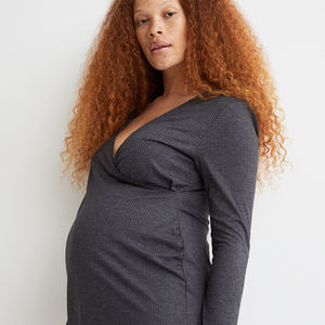 Ensemble haut et short de pyjama pour femme, qualité supérieure, imprimé, col en V, en soie glacée, taille personnalisée - Product Image 2