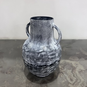 Jarrón de Flores de Aluminio con Acabado Antiguo y Asas, Centro de Mesa Rústico Hecho a Mano para Decoración de Bodas y Hogar - Product Image 1