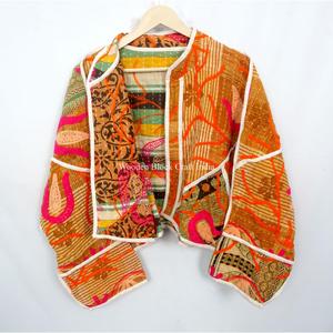Chaqueta vintage para mujer 100% Kantha, hecha a mano en India, estilo bohemio con bordado, cierre abierto, chaquetas a la moda con estampado floral. - Product Image 4