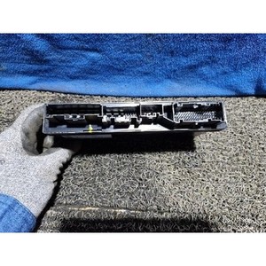 ECU และโมดูลคอมพิวเตอร์มือสองสำหรับรถยนต์ซีรีส์ 5 รุ่น 6135917606901 - Product Image 3