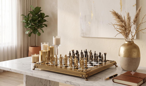 Jeu d'échecs en aluminium et laiton avec plateau en métal orné, pièces d'échecs artisanales dorées et noires, jeu d'échecs décoratif haut de gamme pour la maison - Product Image 3
