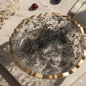Bol à salade vintage en résine lucite avec copeaux de pyrite, fait main, décoration abondante - Product Image 4