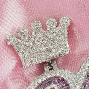 จี้ห้อยคอโมอิสซาไนต์สองสีแบบกำหนดเอง 925 สไตล์ฮิปฮอป ผ่านการทดสอบเพชร ประดับเพชรเต็มชิ้น สำหรับป้ายชื่อแบบเฉพาะตัว - Product Image 2