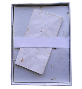 Papiers recyclés en coton de haute qualité, 10 feuilles de papier à lettres A4 + 5 enveloppes, emballés dans une boîte assortie - Product Image 1