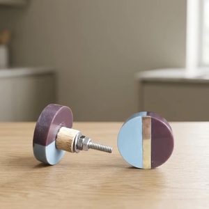 Bouton de meuble rond en corne et laiton avec vis métallique, design moderne, écologique et réglable pour poignées de meubles de cuisine - Product Image 1