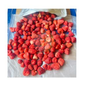 Fraises comestibles naturelles sucrées, collation croustillante à la fraise pour la décoration de glaces et gâteaux, vente en gros en grande quantité - Product Image 6