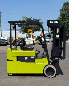 Montacargas Eléctrico de 3 Ruedas y 5000 lb con Asiento, ClarkTMX25, Listo para Envío - Product Image 1