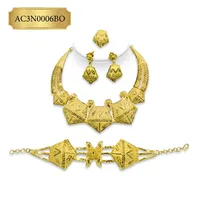 Ensemble de colliers avec pendentif en laiton plaqué or 24K, chaîne maille forçat, motif géométrique gravé, design traditionnel, exclusif mode, un gramme