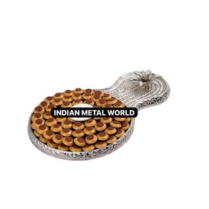 Bol sur pied en métal martelé argenté, plat à dessert en acier inoxydable surélevé pour chocolats et bonbons, idéal pour les mariages, les hôtels et la restauration. - Product Image 3