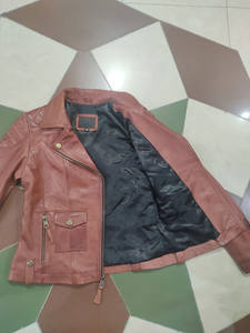 Chaqueta Varsity de Cuero de Oveja Genuino para Mujer, Personalizada OEM, Transpirable, Resistente al Viento, con Calefacción, de Fabricante - Product Image 6